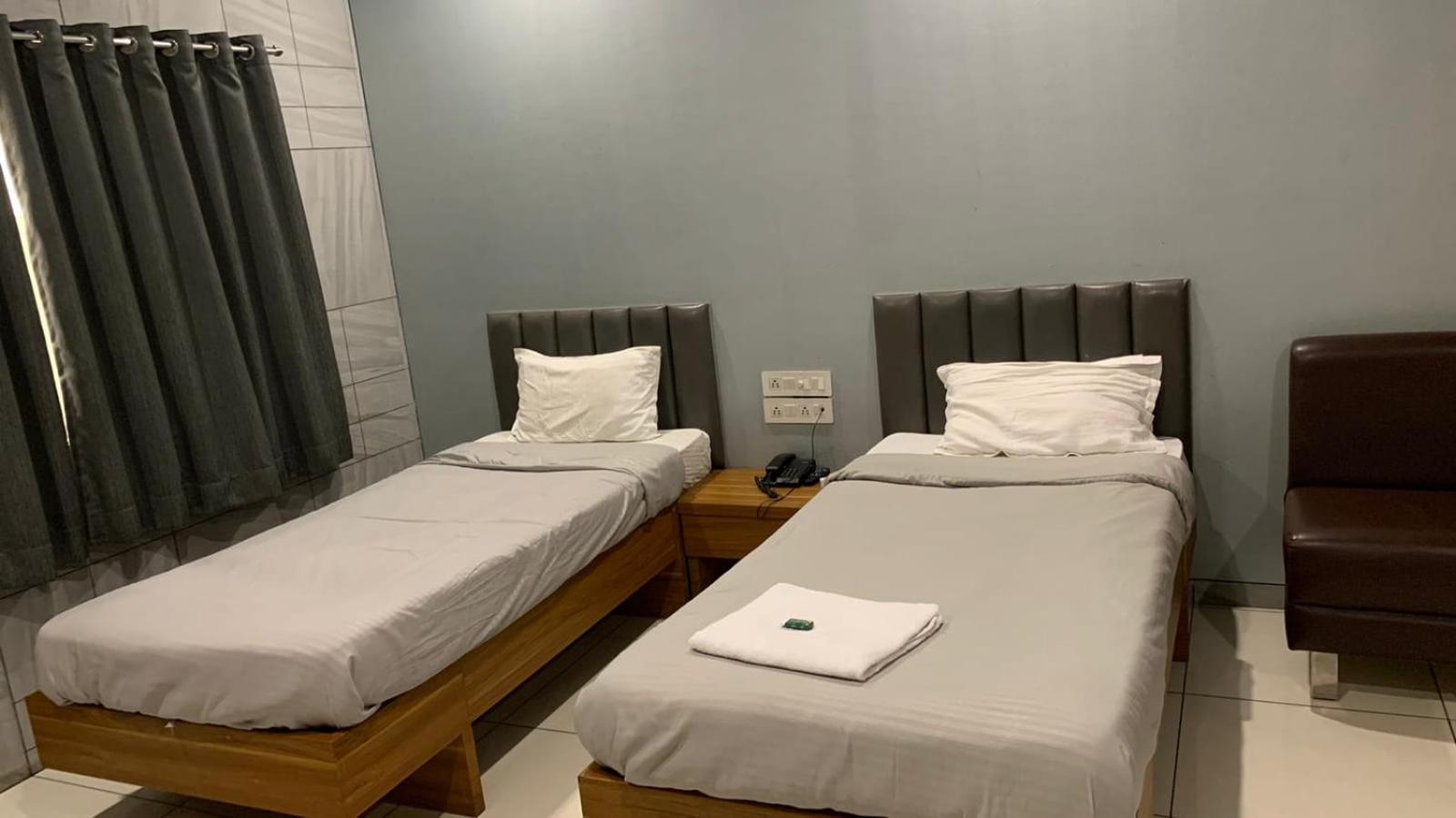 Hotel Sahyog Padra  Eksteriør bilde