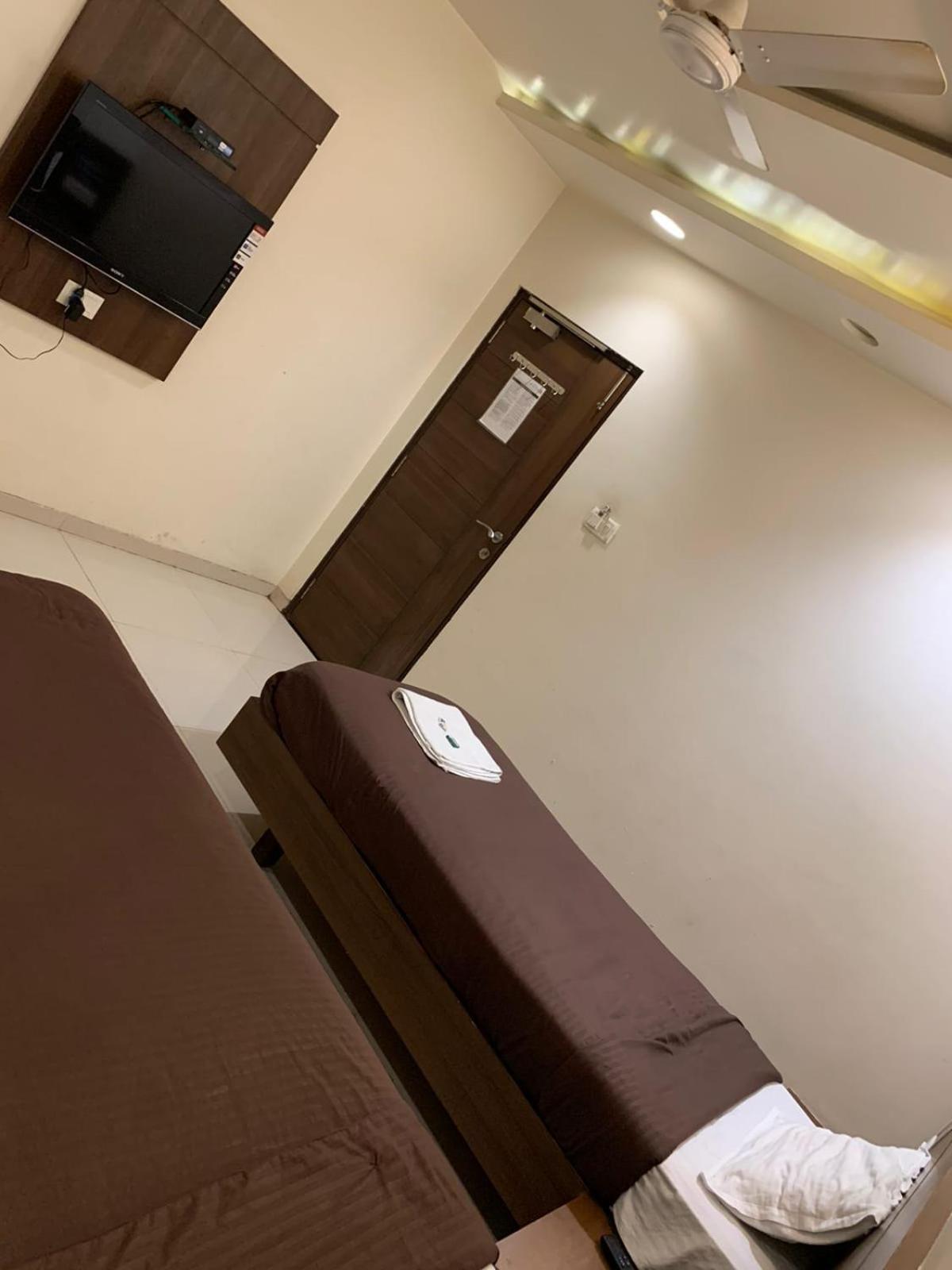 Hotel Sahyog Padra  Eksteriør bilde