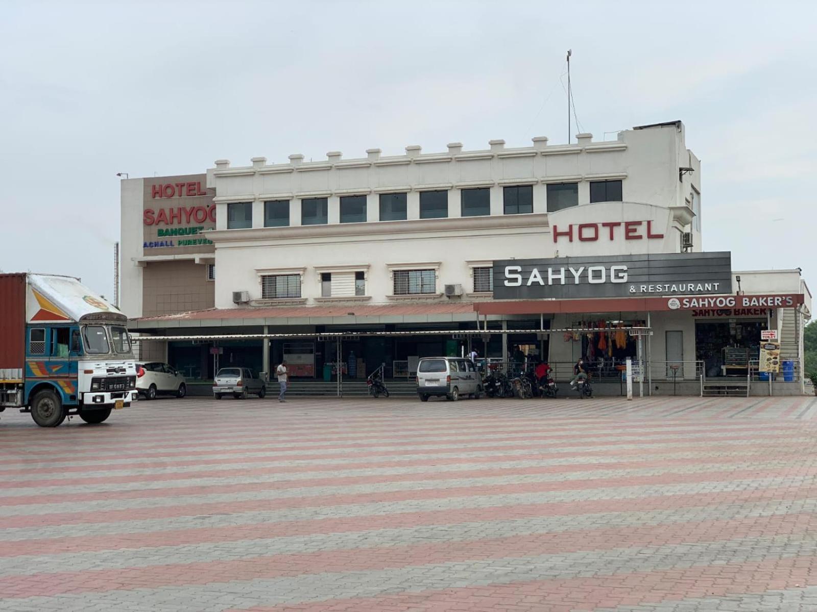 Hotel Sahyog Padra  Eksteriør bilde